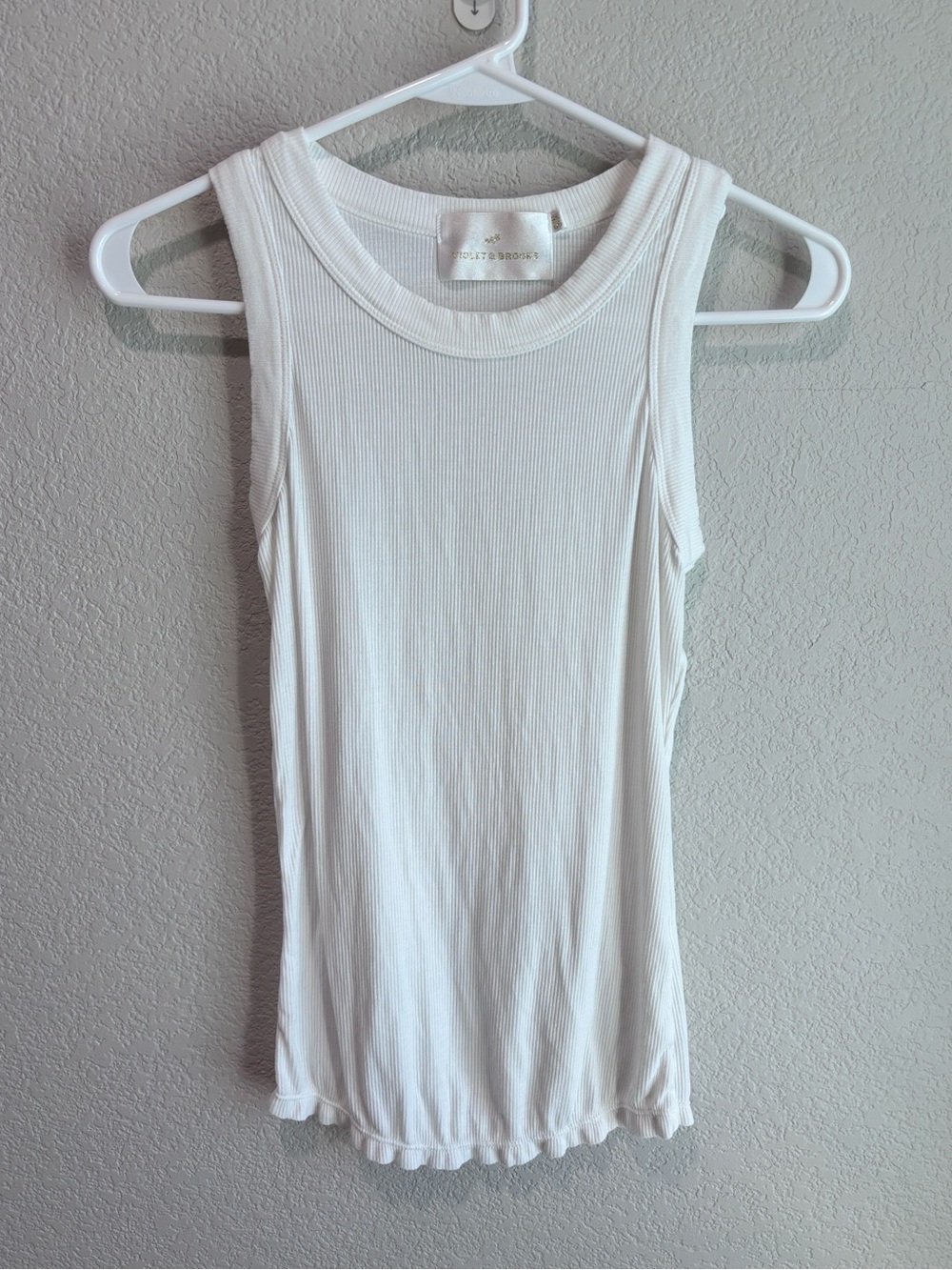 Violet & Brooks Ribbed White Scoop Neck Tank Top Women’s size Small Medium